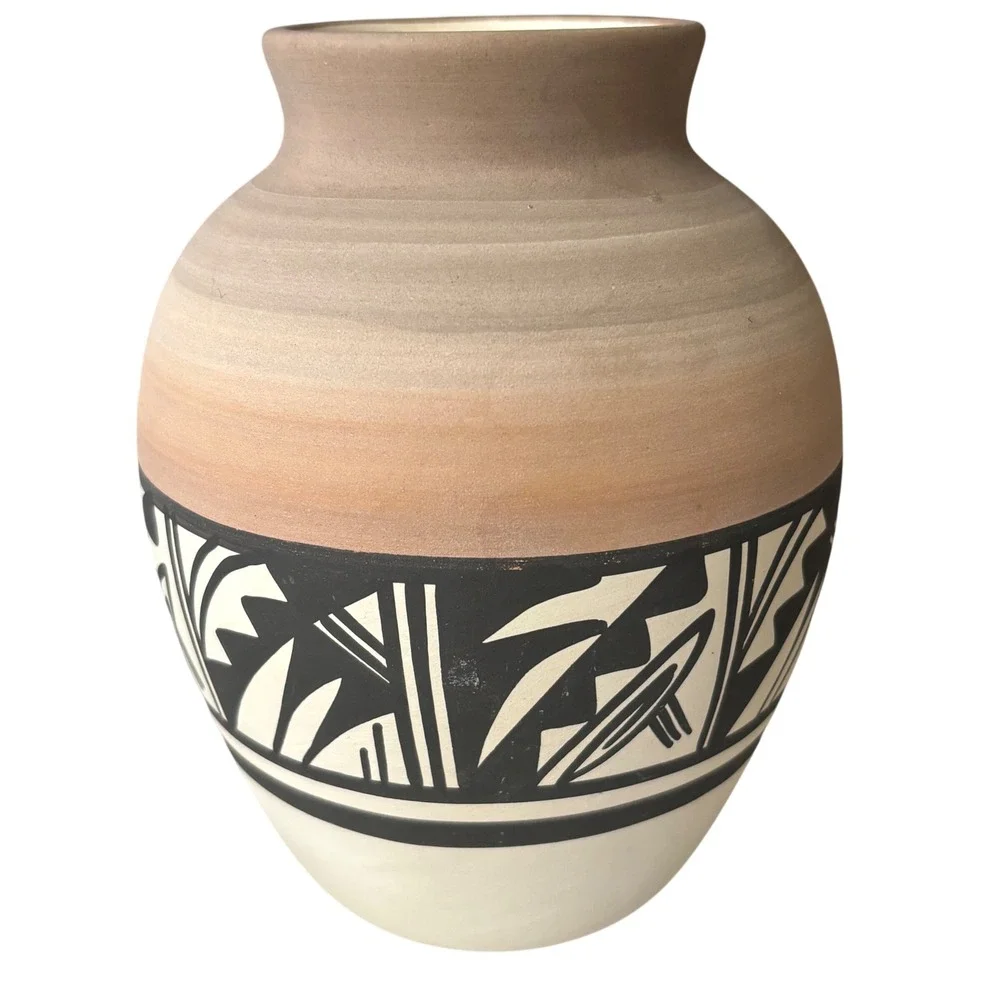Pottery Vase Tan Terracotta Black White Geometric Signed Silas Navajo USA 6.5in